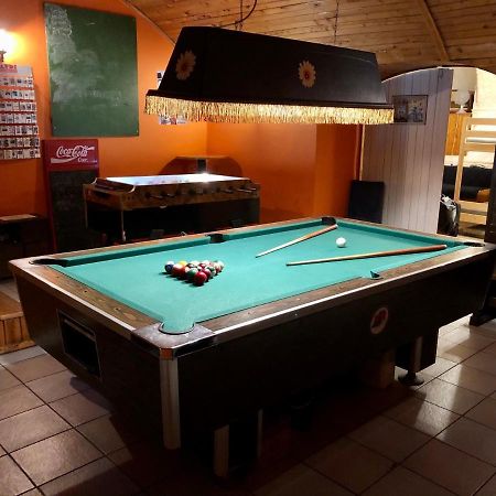 Whole Basemenet Former Pub4 Stag Do/Hen Party 布达佩斯 外观 照片