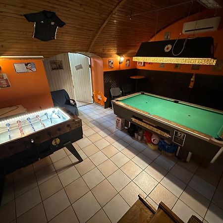 Whole Basemenet Former Pub4 Stag Do/Hen Party 布达佩斯 外观 照片