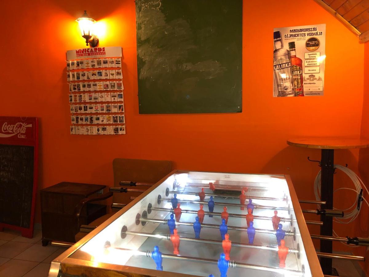 Whole Basemenet Former Pub4 Stag Do/Hen Party 布达佩斯 外观 照片